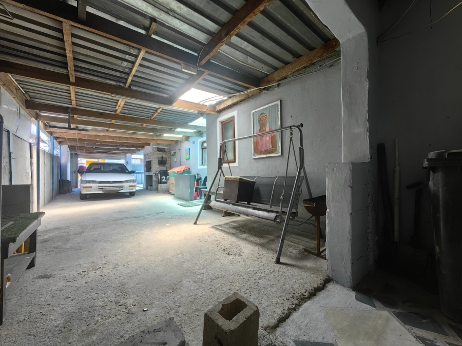 6 Bedroom Property for Sale in Roosendal Western Cape